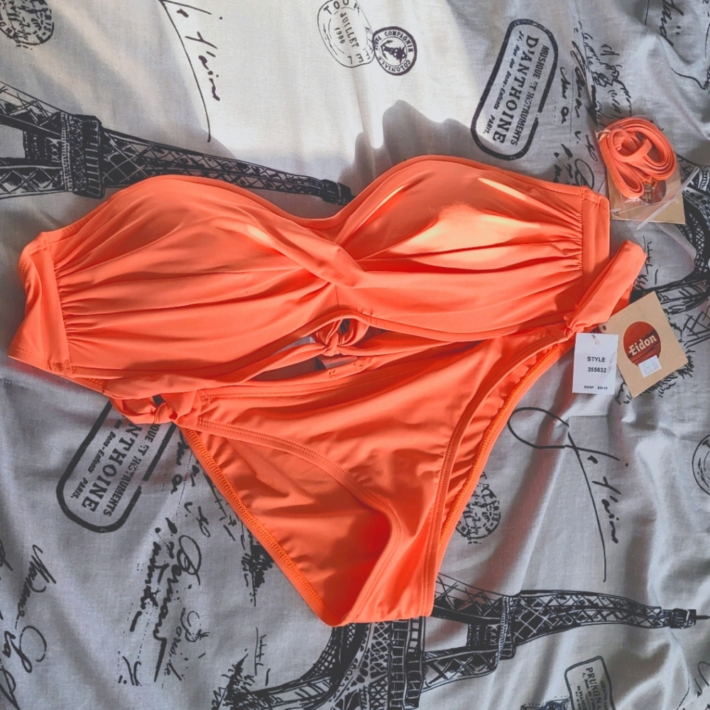 Top and bottom bikini set
